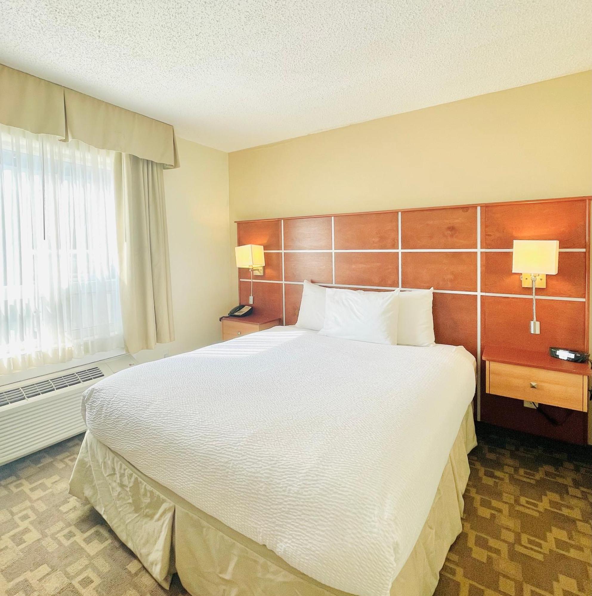 Days Inn By Wyndham Grande Prairie Exteriör bild