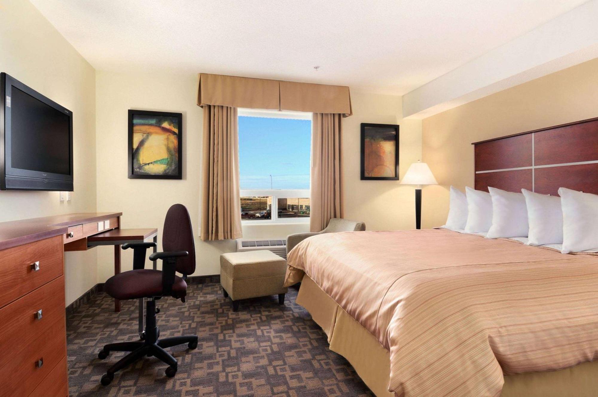 Days Inn By Wyndham Grande Prairie Exteriör bild